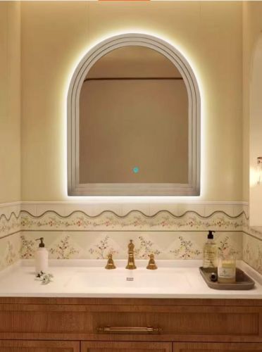 Gương vòm khung gỗ có led hắt sau CNC109-LED, kích thước 70*90 cm