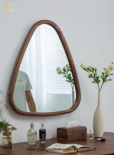 Gương khung gỗ hình tam giác CNC120, kích thước 70*76cm