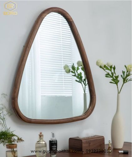 Gương khung gỗ hình tam giác CNC120, kích thước 70*76cm