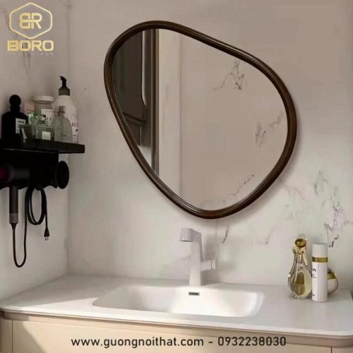 Gương nghệ thuật hình dạng bất thường khung gỗ CNC131, kích thước 60*80cm