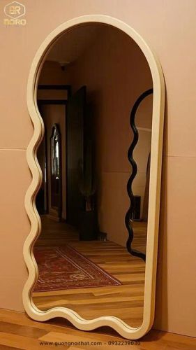 Gương dài toàn thân viền gợn sóng khung gỗ tự nhiên CNC167, kích thước 60*160cm