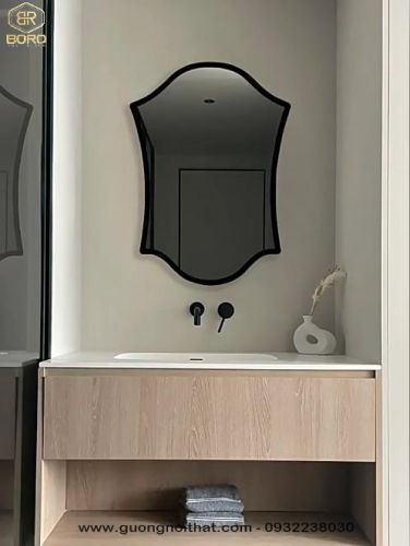 Gương trang điểm thông minh kiểu Pháp cao cấp màu đen hình dáng bất thường CNC186, kích thước 60*80 cm